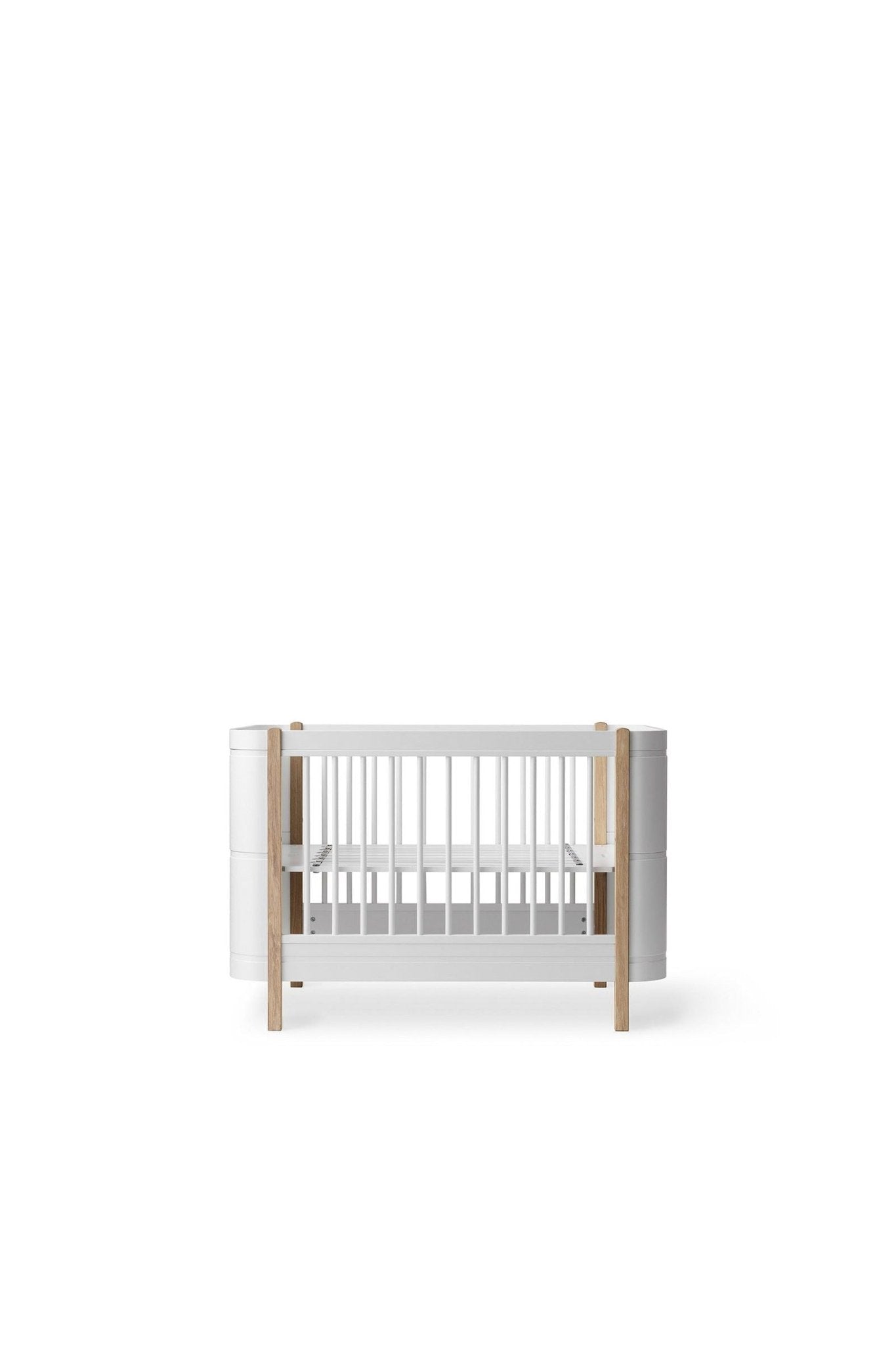 Wood Mini+ cot bed excl. junior kit, 68x122 cm, white/oak van Oliver Furniture | Kids Conceptstore Le Fanfare