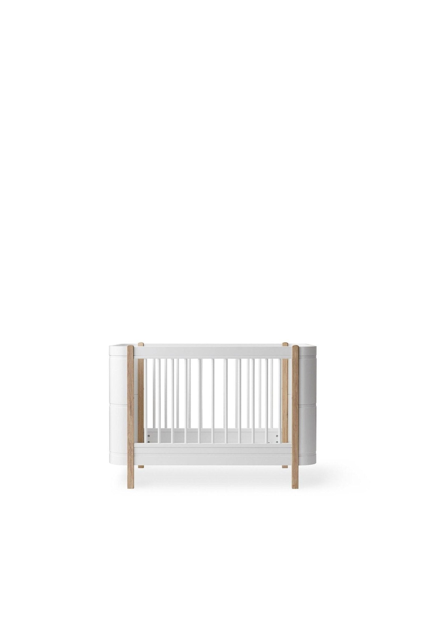Wood Mini+ cot bed excl. junior kit, 68x122 cm, white/oak van Oliver Furniture | Kids Conceptstore Le Fanfare