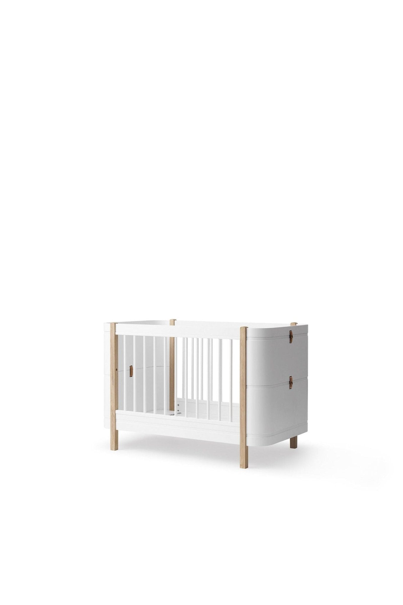 Wood Mini+ cot bed excl. junior kit, 68x122 cm, white/oak van Oliver Furniture | Kids Conceptstore Le Fanfare
