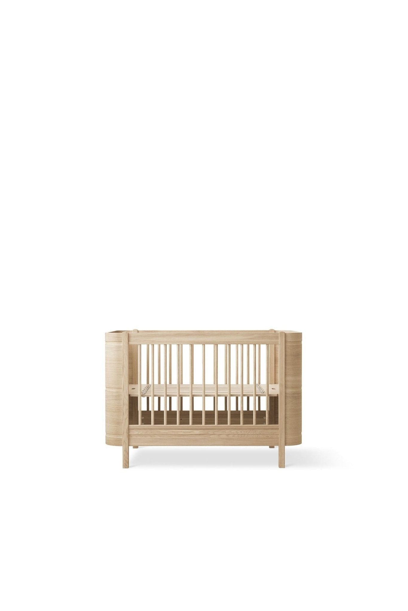 Wood Mini+ cot bed incl. junior kit, 68x122/162 cm, oak - new van Oliver Furniture | Kids Conceptstore Le Fanfare