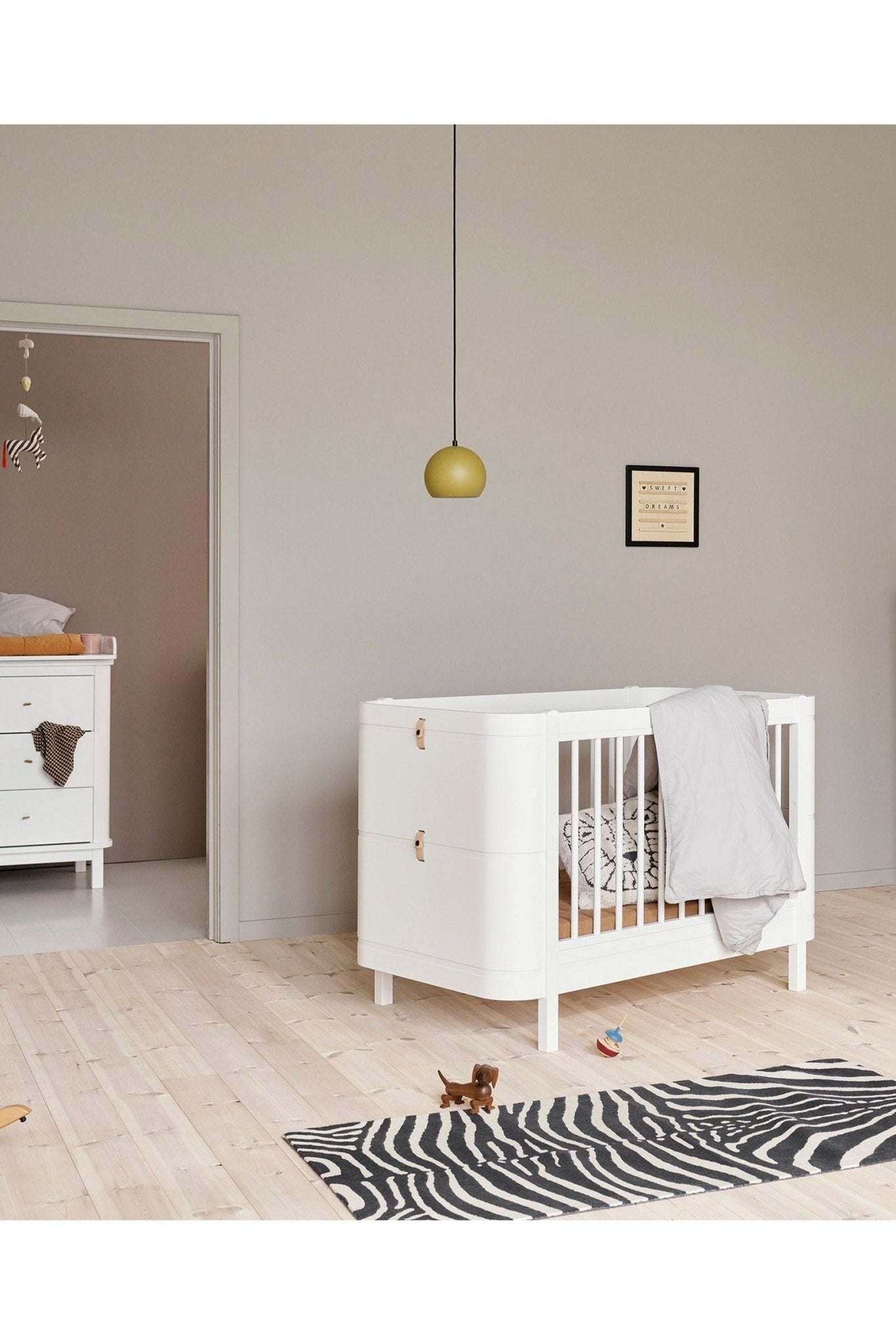 Wood Mini+ cot bed incl. junior kit, 68x122/162 cm, white van Oliver Furniture | Kids Conceptstore Le Fanfare