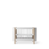 Wood Mini+ cot bed incl. junior kit, 68x122/162 cm, white/oak van Oliver Furniture | Kids Conceptstore Le Fanfare