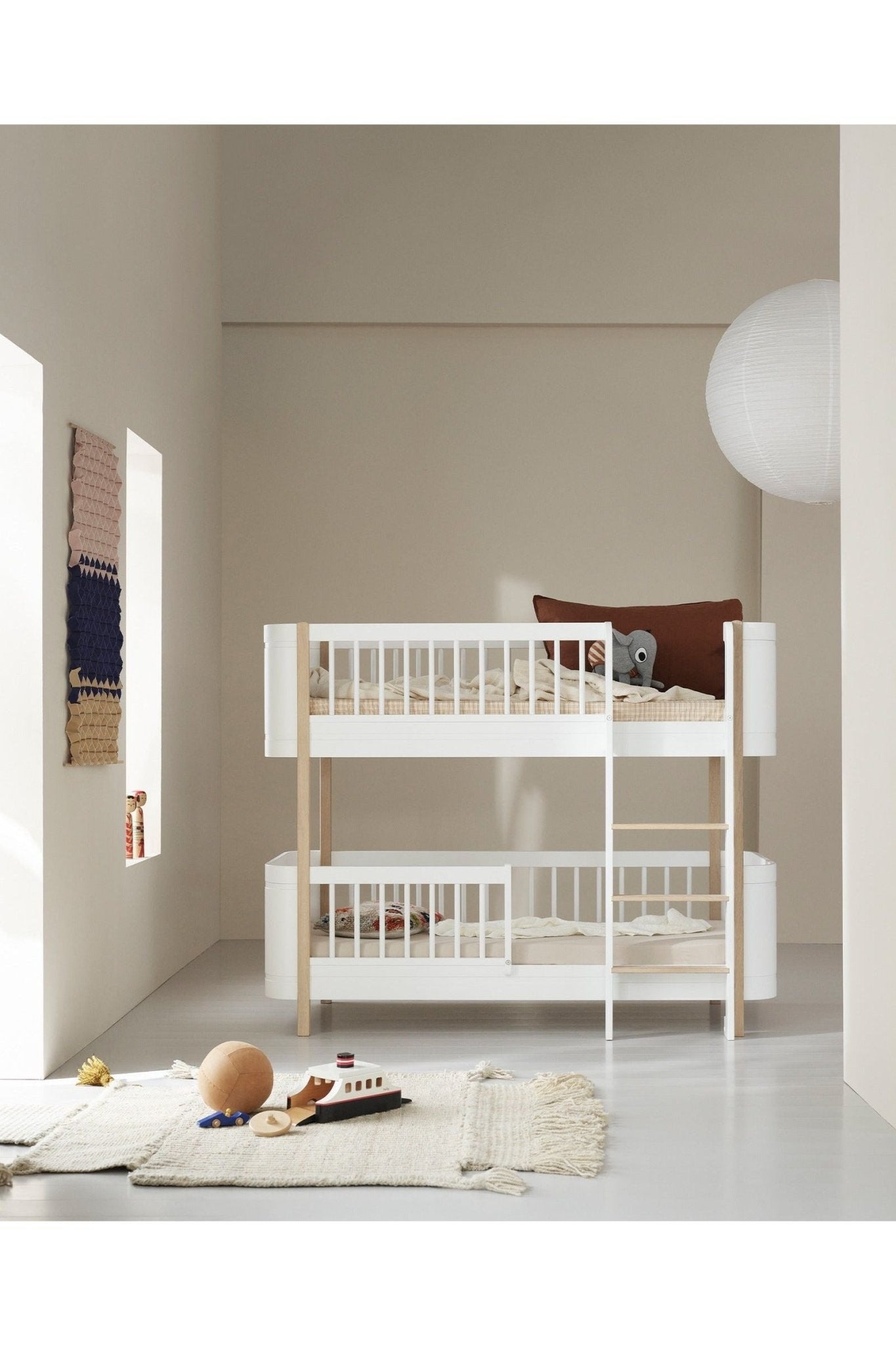 Wood Mini+ low bunk bed, 68x162cm, white/oak van Oliver Furniture | Kids Conceptstore Le Fanfare