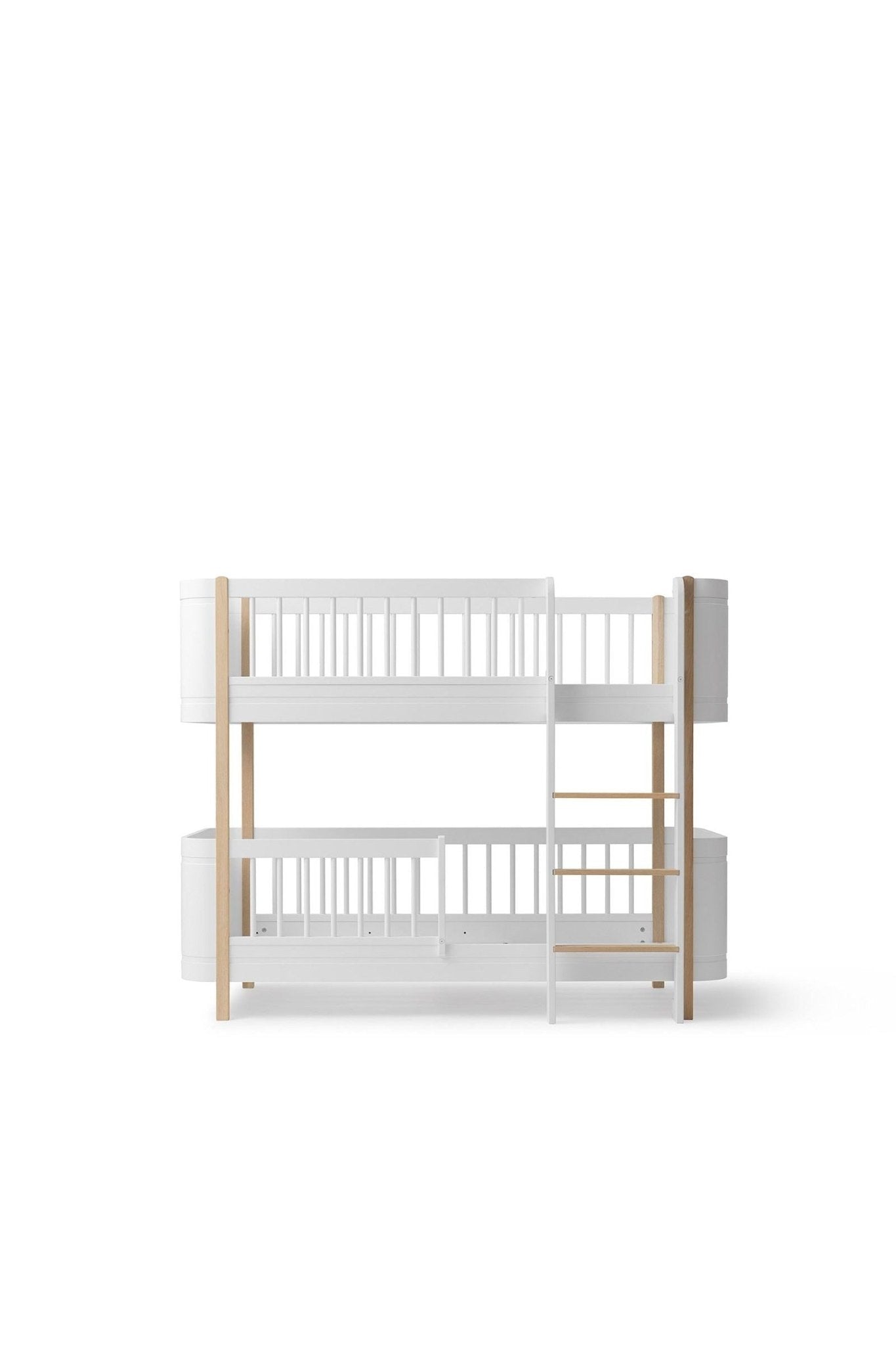 Wood Mini+ low bunk bed, 68x162cm, white/oak van Oliver Furniture | Kids Conceptstore Le Fanfare