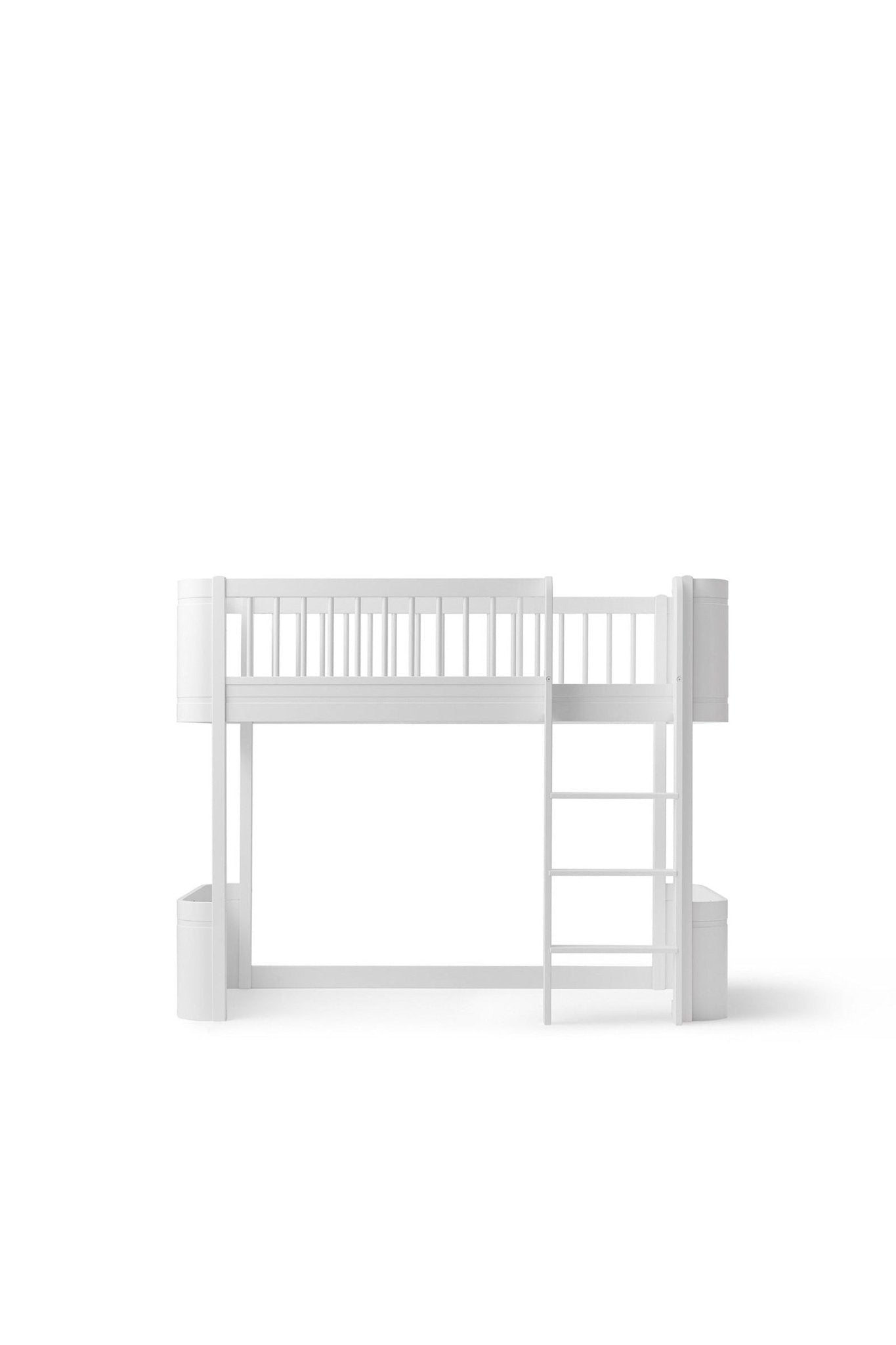 Wood Mini+ low loft bed, 68x162 cm, white van Oliver Furniture | Kids Conceptstore Le Fanfare
