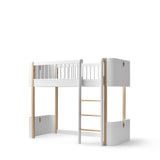 Wood Mini+ low loft bed, 68x162 cm, white/oak van Oliver Furniture | Kids Conceptstore Le Fanfare