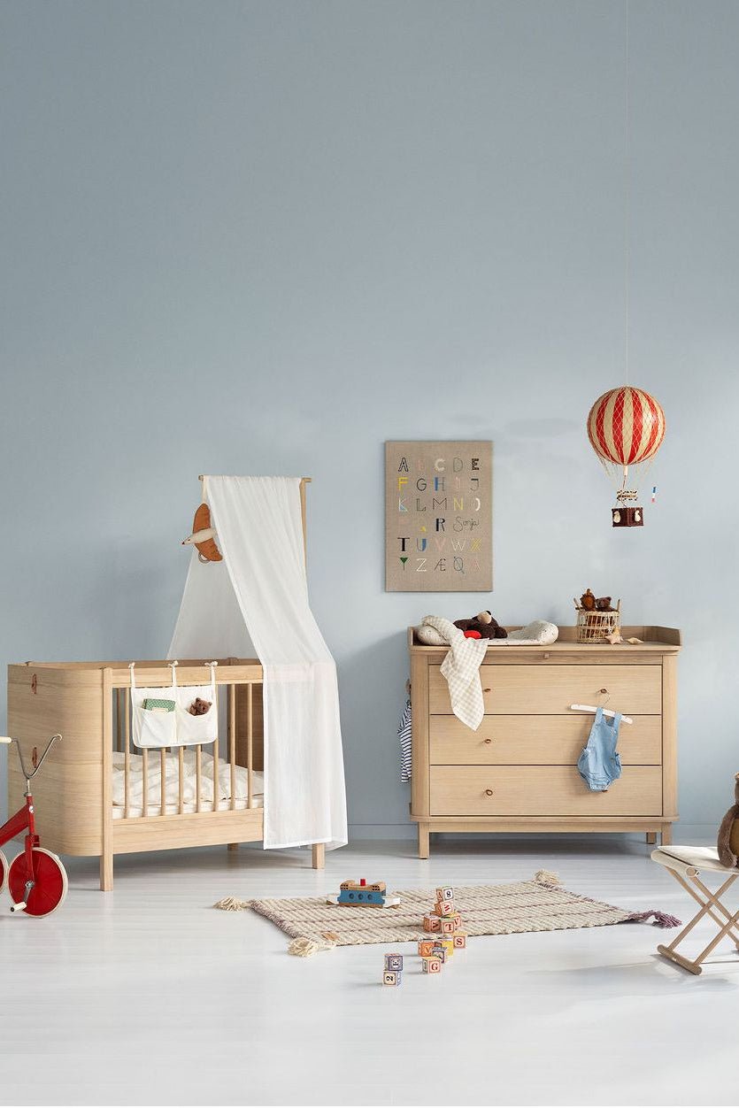 Wood nursery dresser 3 drawers, oak van Oliver Furniture | Kids Conceptstore Le Fanfare