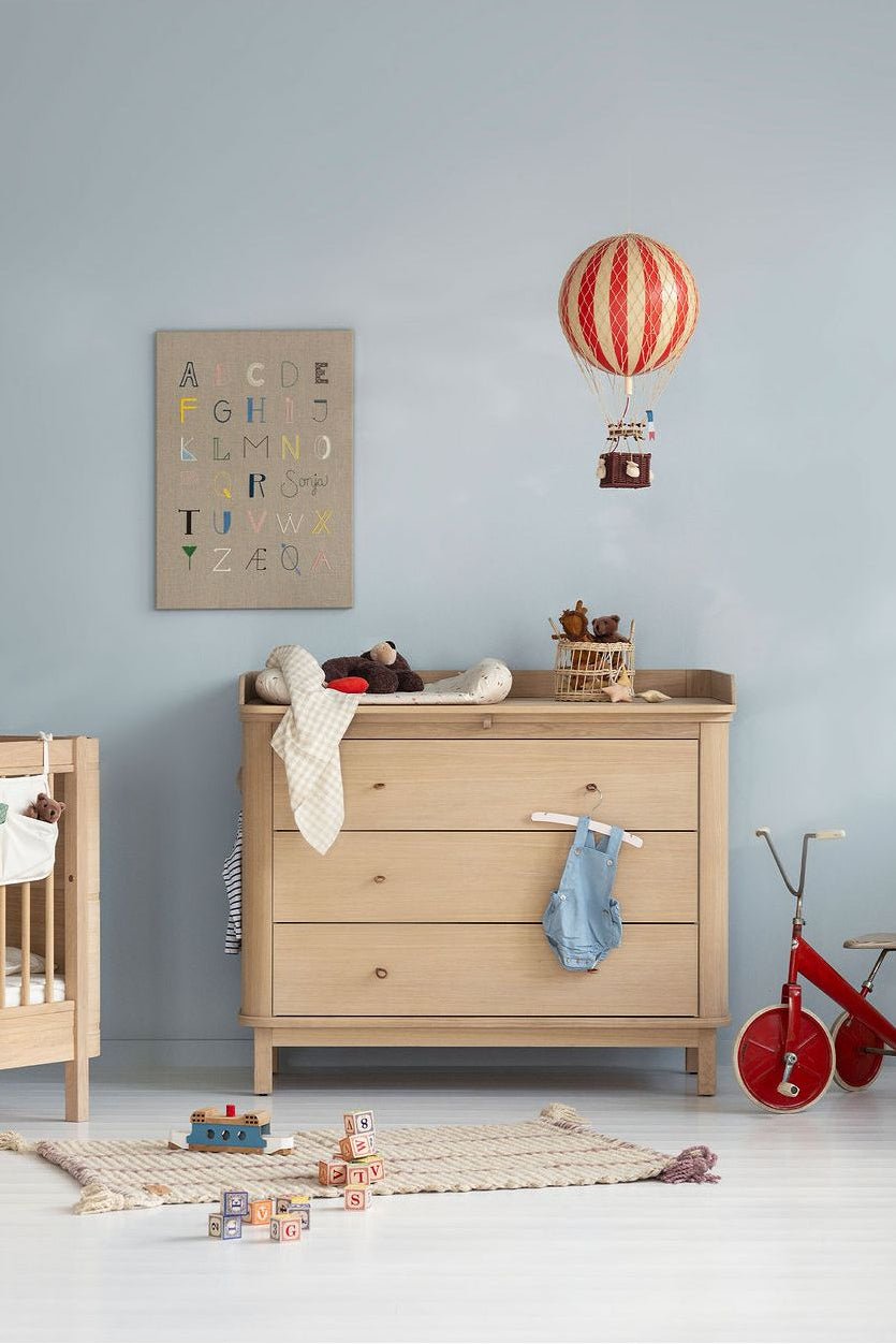 Wood nursery dresser 3 drawers, oak van Oliver Furniture | Kids Conceptstore Le Fanfare