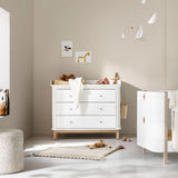 Wood nursery dresser 3 drawers, white/oak van Oliver Furniture | Kids Conceptstore Le Fanfare