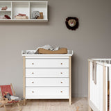Wood Nursery dresser 4 drawers w. nursery top 051315, white/oak van Oliver Furniture | Kids Conceptstore Le Fanfare