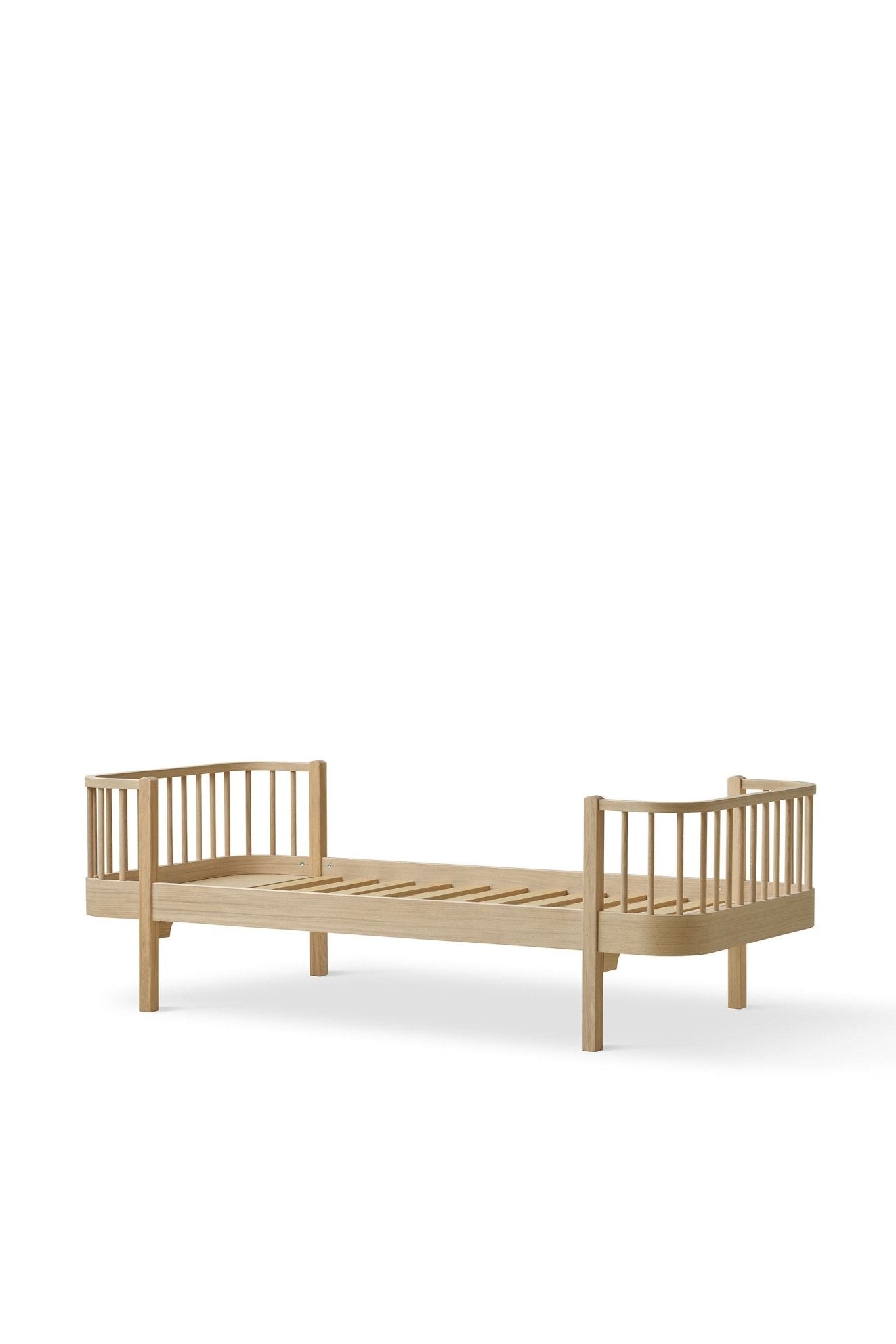 Wood original bed, 90x200 cm, oak van Oliver Furniture | Kids Conceptstore Le Fanfare