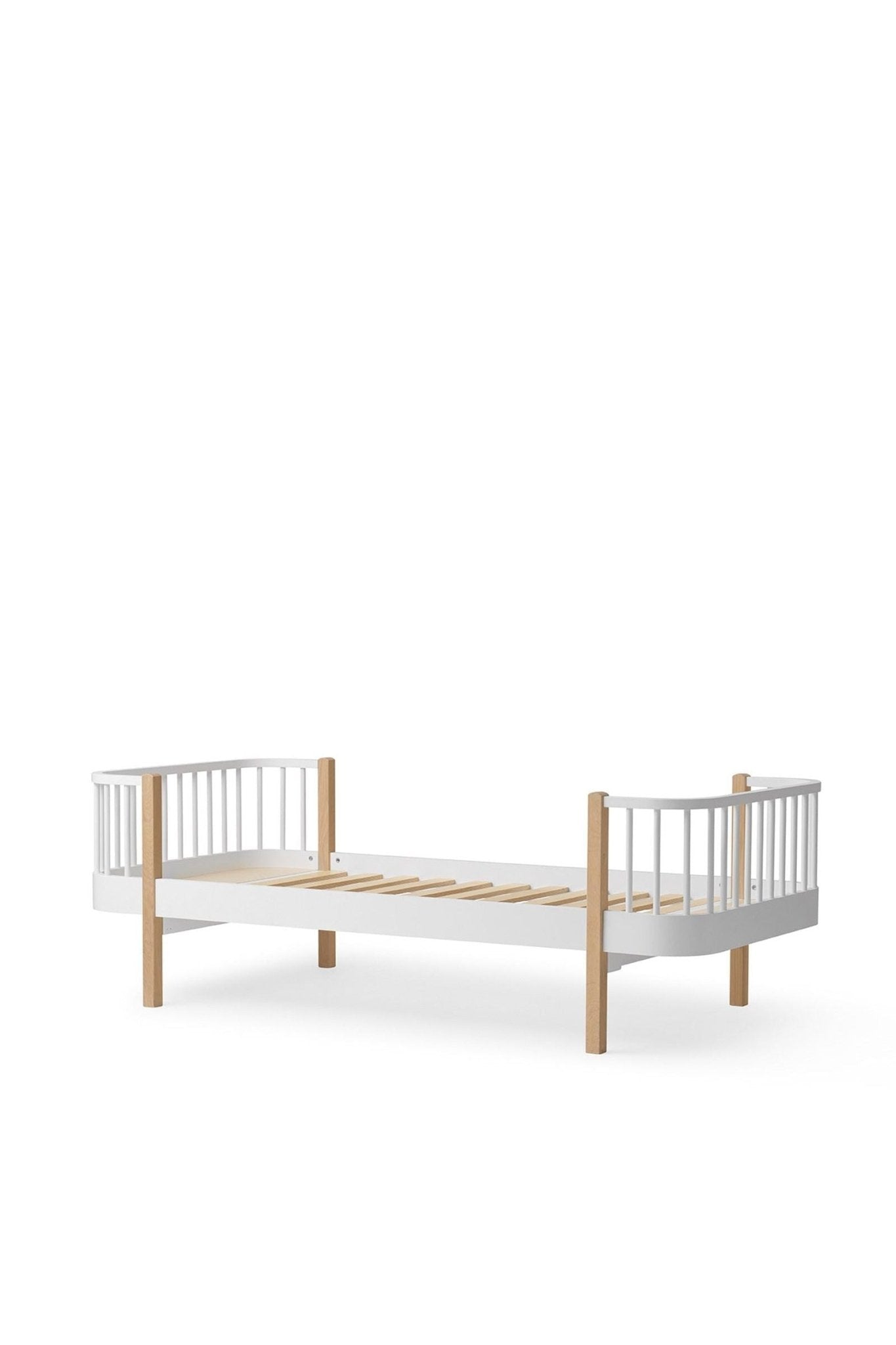 Wood Original bed, 90x200 cm, white/oak van Oliver Furniture | Kids Conceptstore Le Fanfare