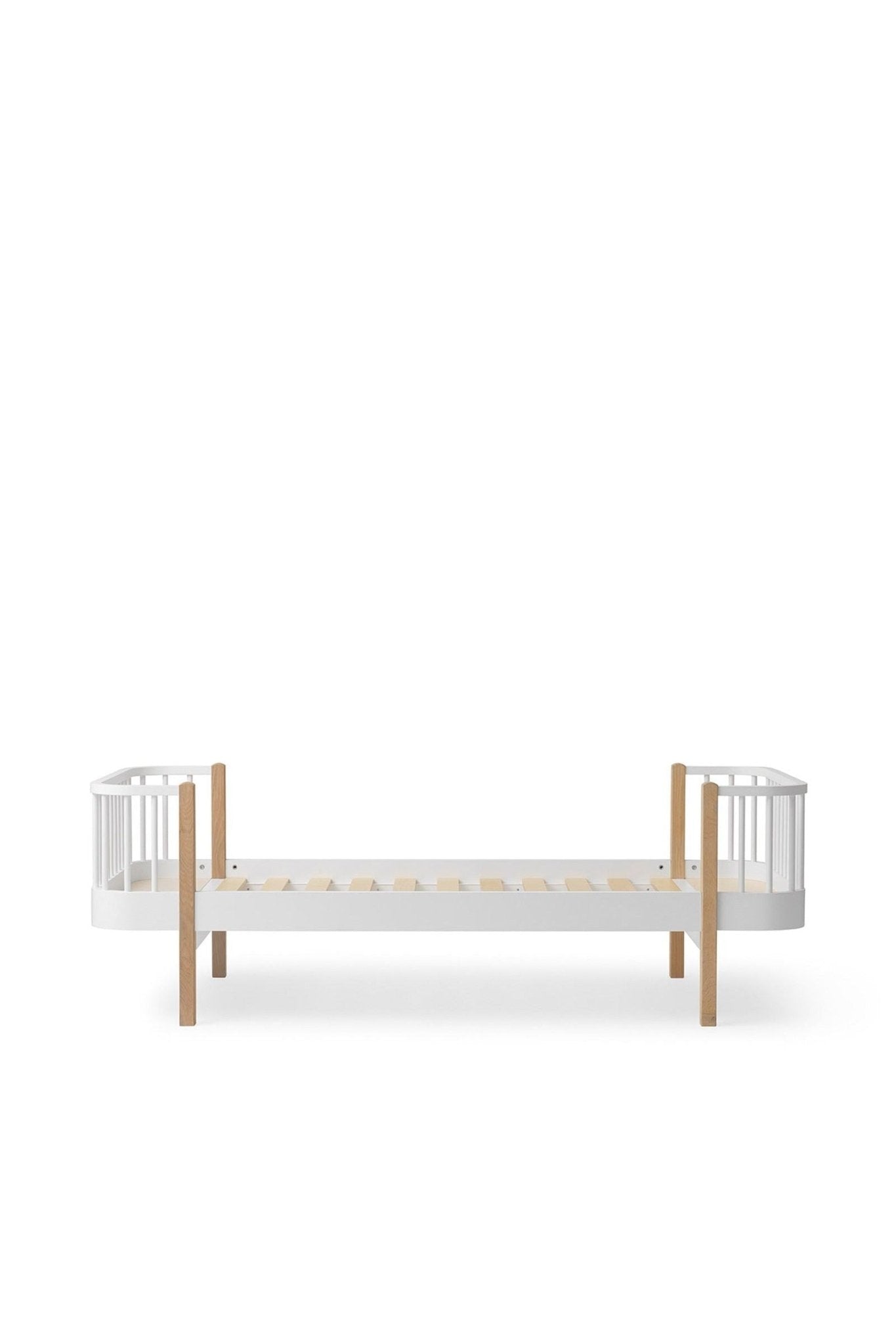 Wood Original bed, 90x200 cm, white/oak van Oliver Furniture | Kids Conceptstore Le Fanfare