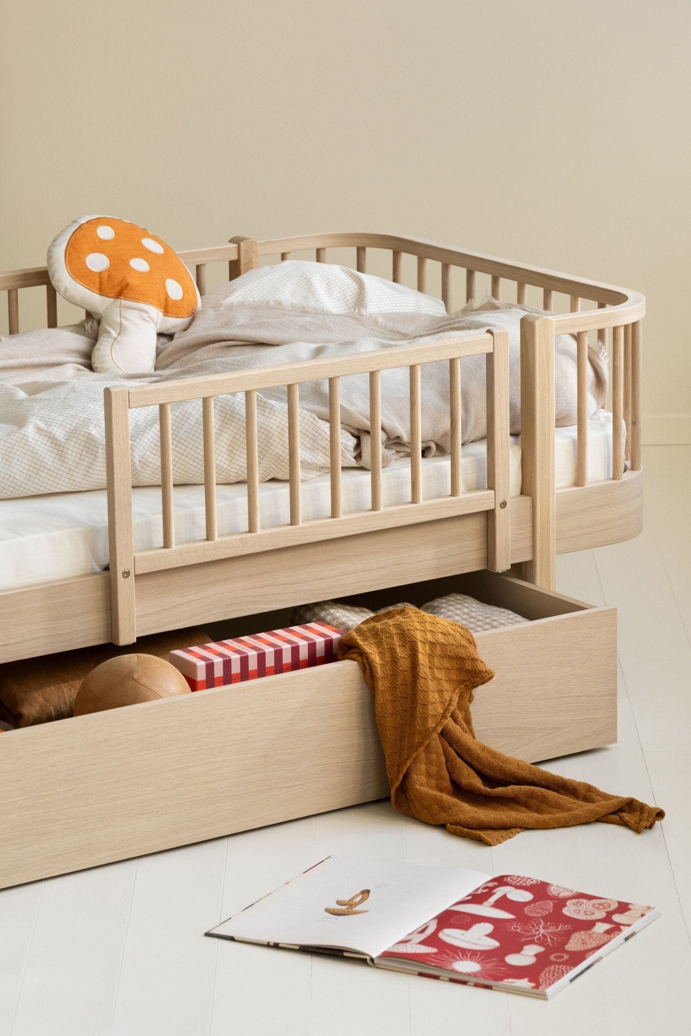 Wood original bed drawer, oak van Oliver Furniture | Kids Conceptstore Le Fanfare