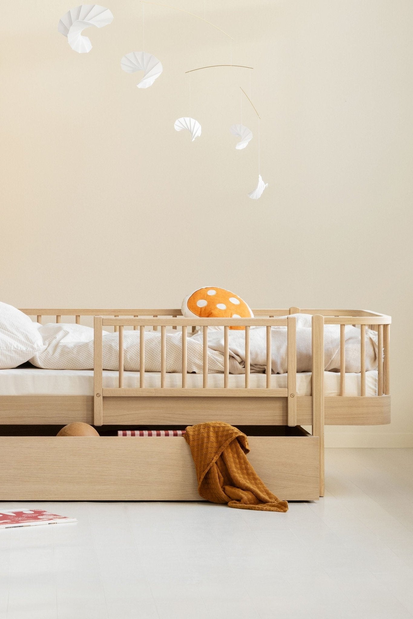 Wood original bed drawer, oak van Oliver Furniture | Kids Conceptstore Le Fanfare