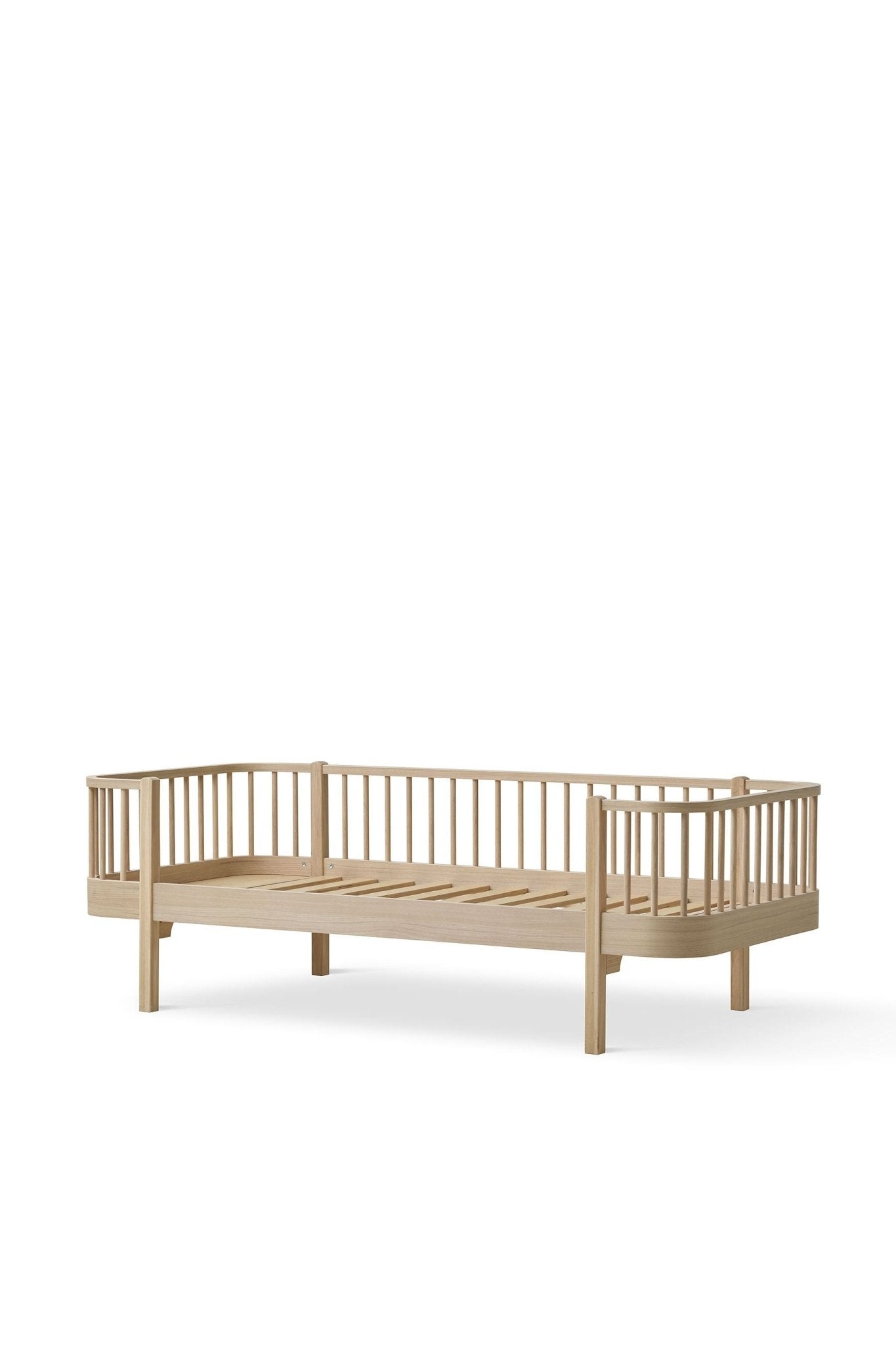 Wood original day bed, 90x200 cm, oak van Oliver Furniture | Kids Conceptstore Le Fanfare
