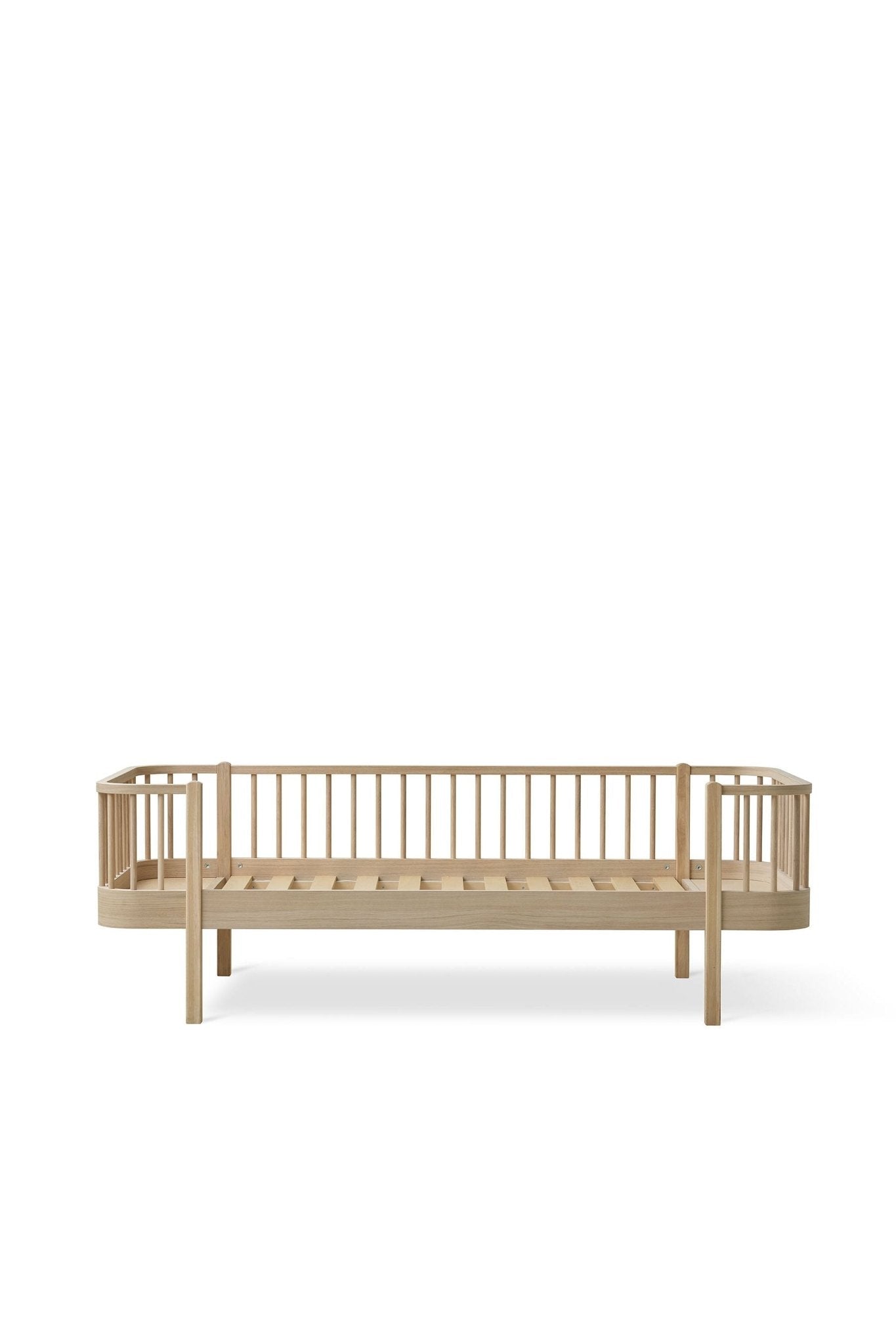 Wood original day bed, 90x200 cm, oak van Oliver Furniture | Kids Conceptstore Le Fanfare
