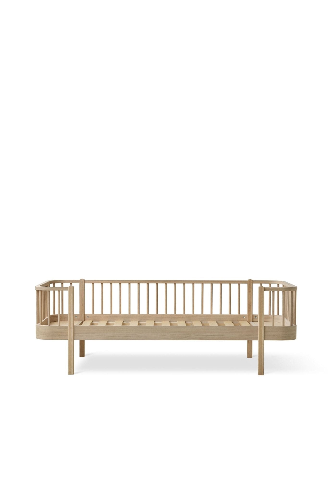 Wood original day bed, 90x200 cm, oak van Oliver Furniture | Kids Conceptstore Le Fanfare