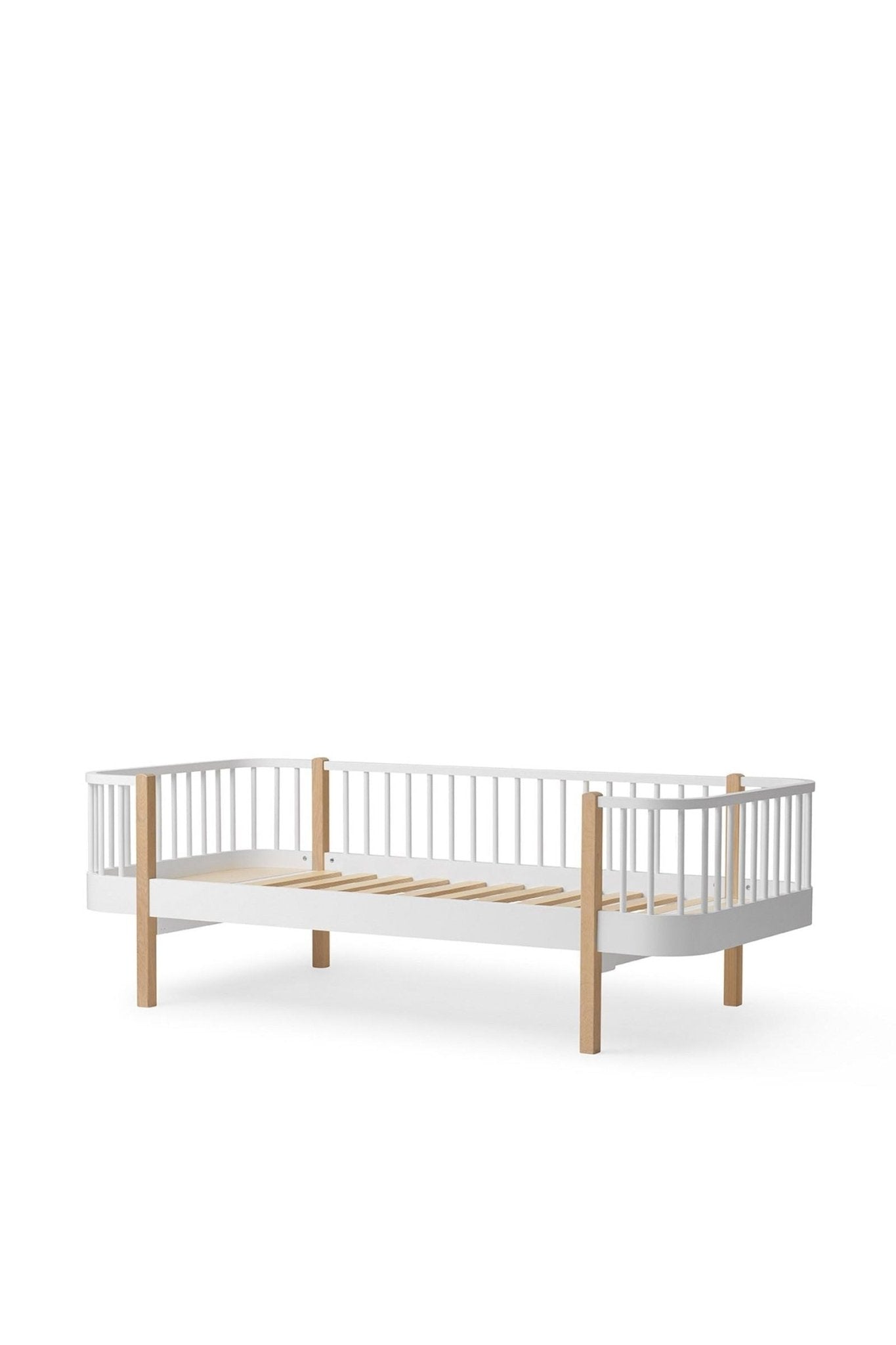 Wood Original day bed, 90x200 cm, white/oak van Oliver Furniture | Kids Conceptstore Le Fanfare