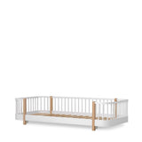 Wood original floor bed, 90x200 cm, white/oak van Oliver Furniture | Kids Conceptstore Le Fanfare