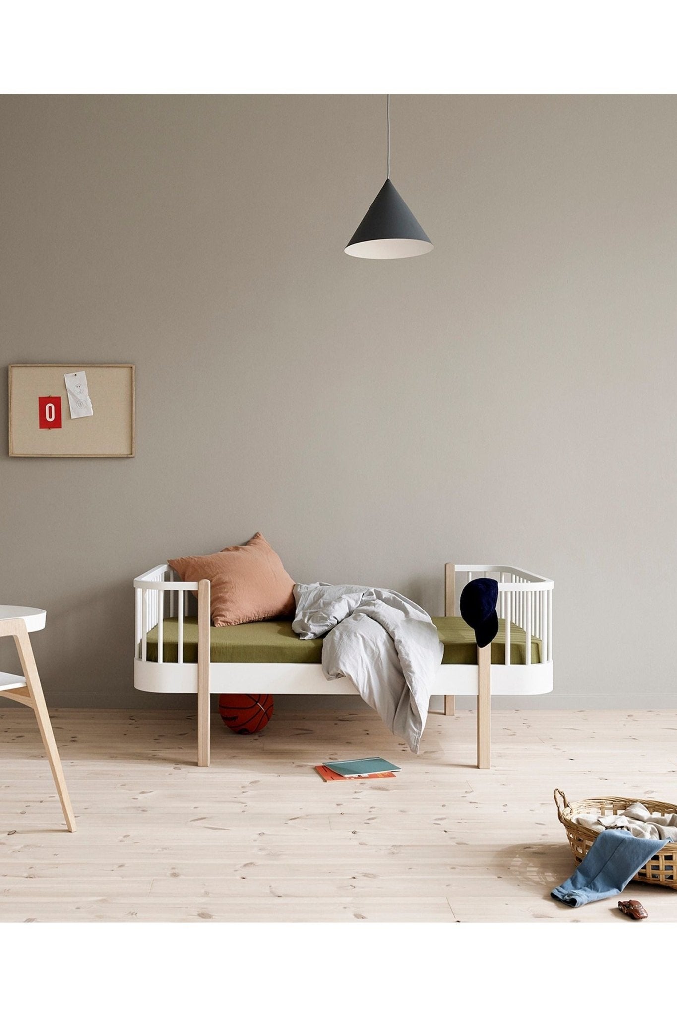 Wood Original junior bed, 90x160 cm, white/oak van Oliver Furniture | Kids Conceptstore Le Fanfare