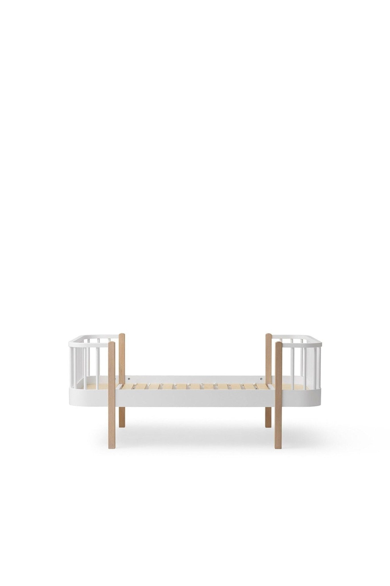 Wood Original junior bed, 90x160 cm, white/oak van Oliver Furniture | Kids Conceptstore Le Fanfare