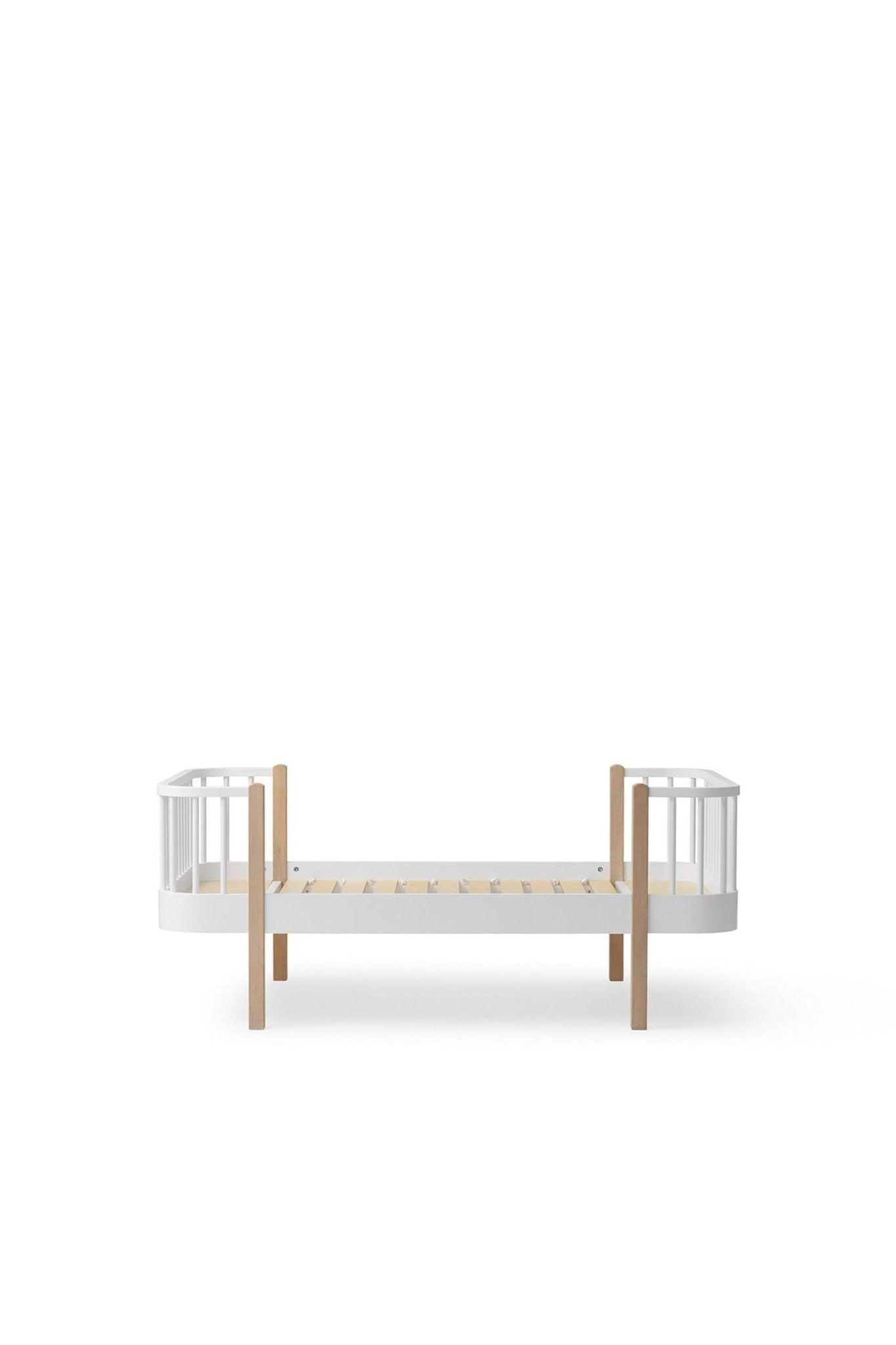 Wood Original junior bed, 90x160 cm, white/oak van Oliver Furniture | Kids Conceptstore Le Fanfare
