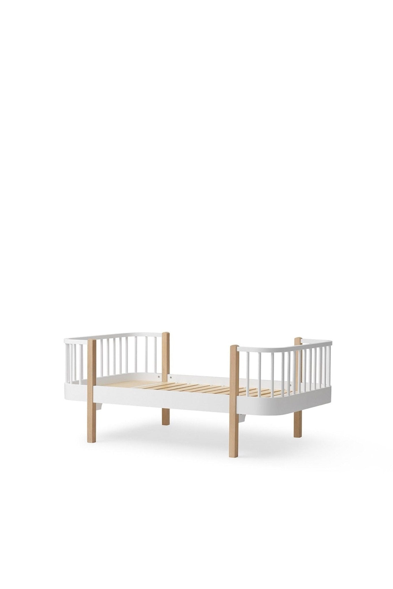 Wood Original junior bed, 90x160 cm, white/oak van Oliver Furniture | Kids Conceptstore Le Fanfare