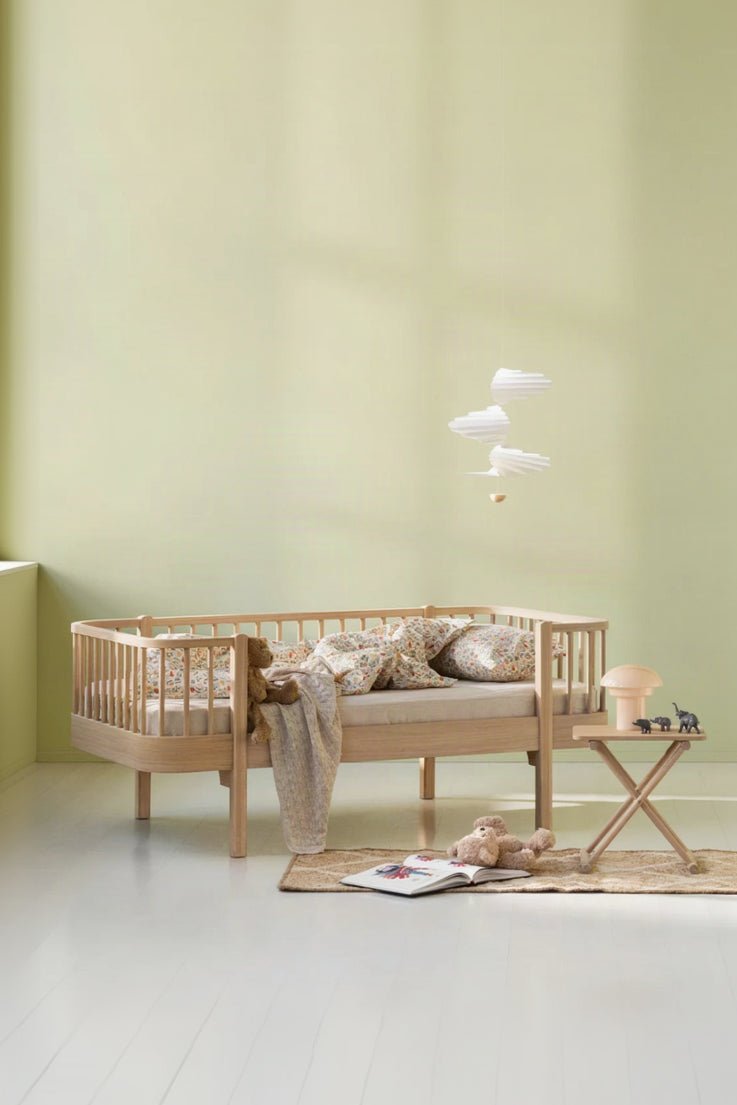 Wood original junior day bed, 90x160 cm, oak van Oliver Furniture | Kids Conceptstore Le Fanfare