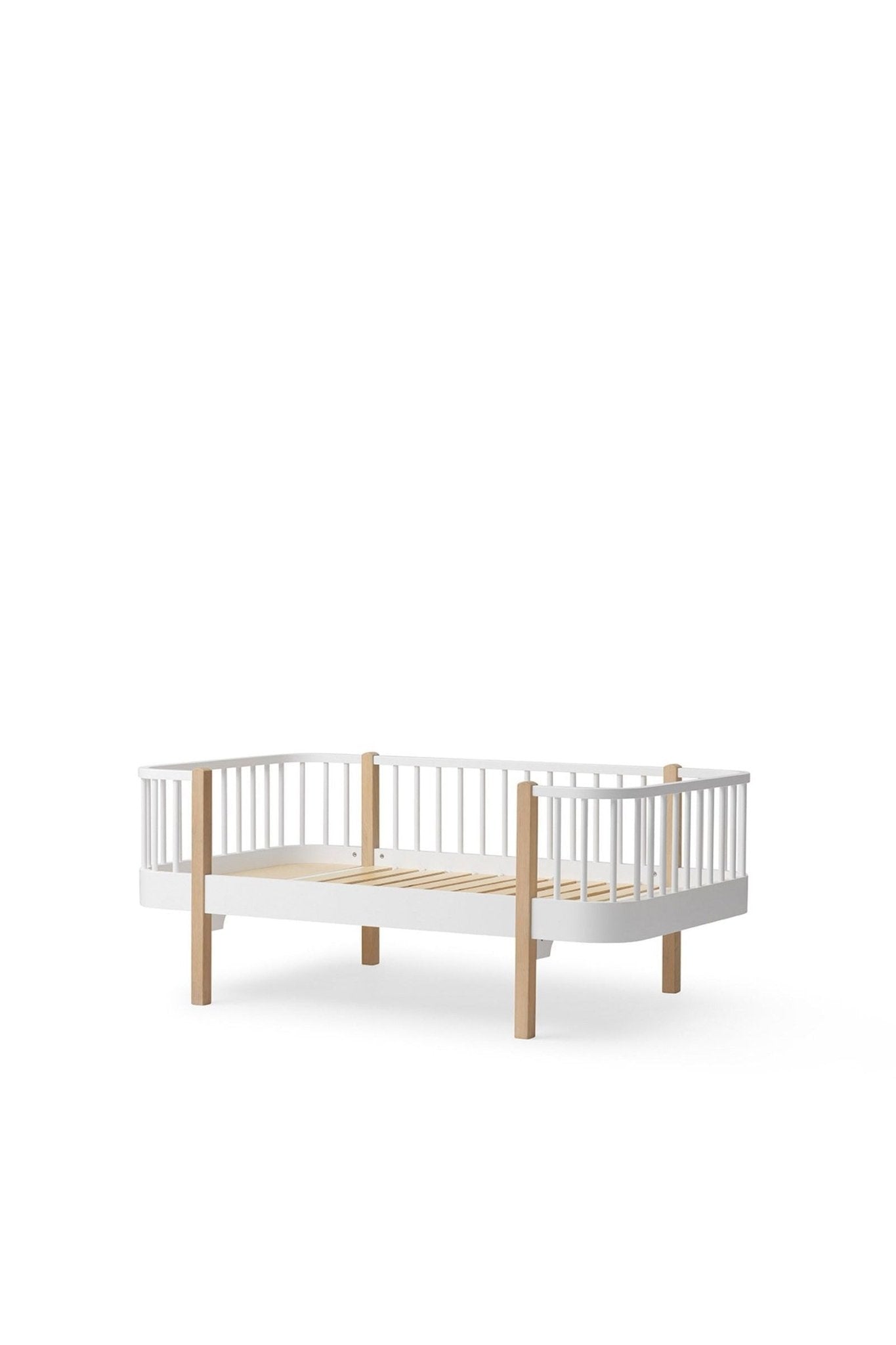 Wood Original junior day bed, 90x160cm, white/oak van Oliver Furniture | Kids Conceptstore Le Fanfare