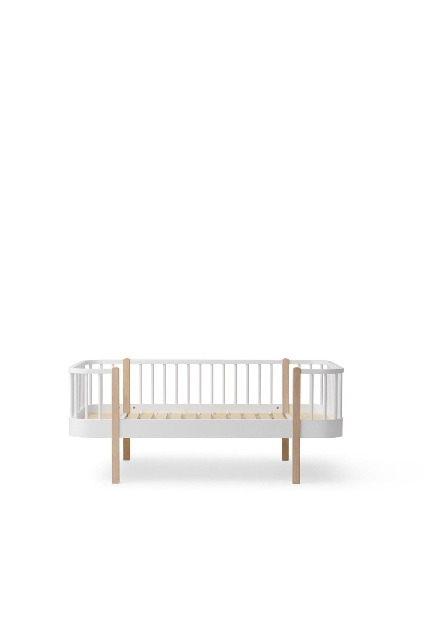 Wood Original junior day bed, 90x160cm, white/oak van Oliver Furniture | Kids Conceptstore Le Fanfare