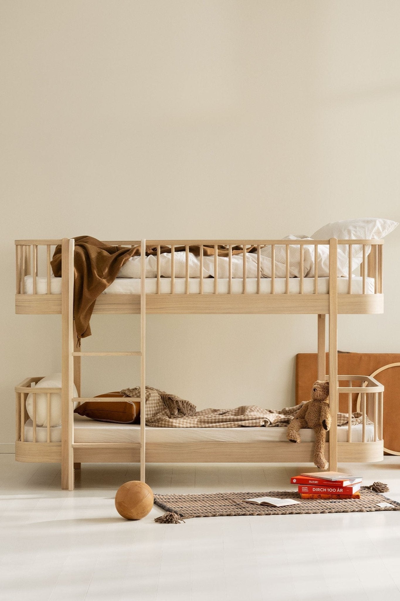 Wood original low bunk bed, 90x200cm, oak van Oliver Furniture | Kids Conceptstore Le Fanfare