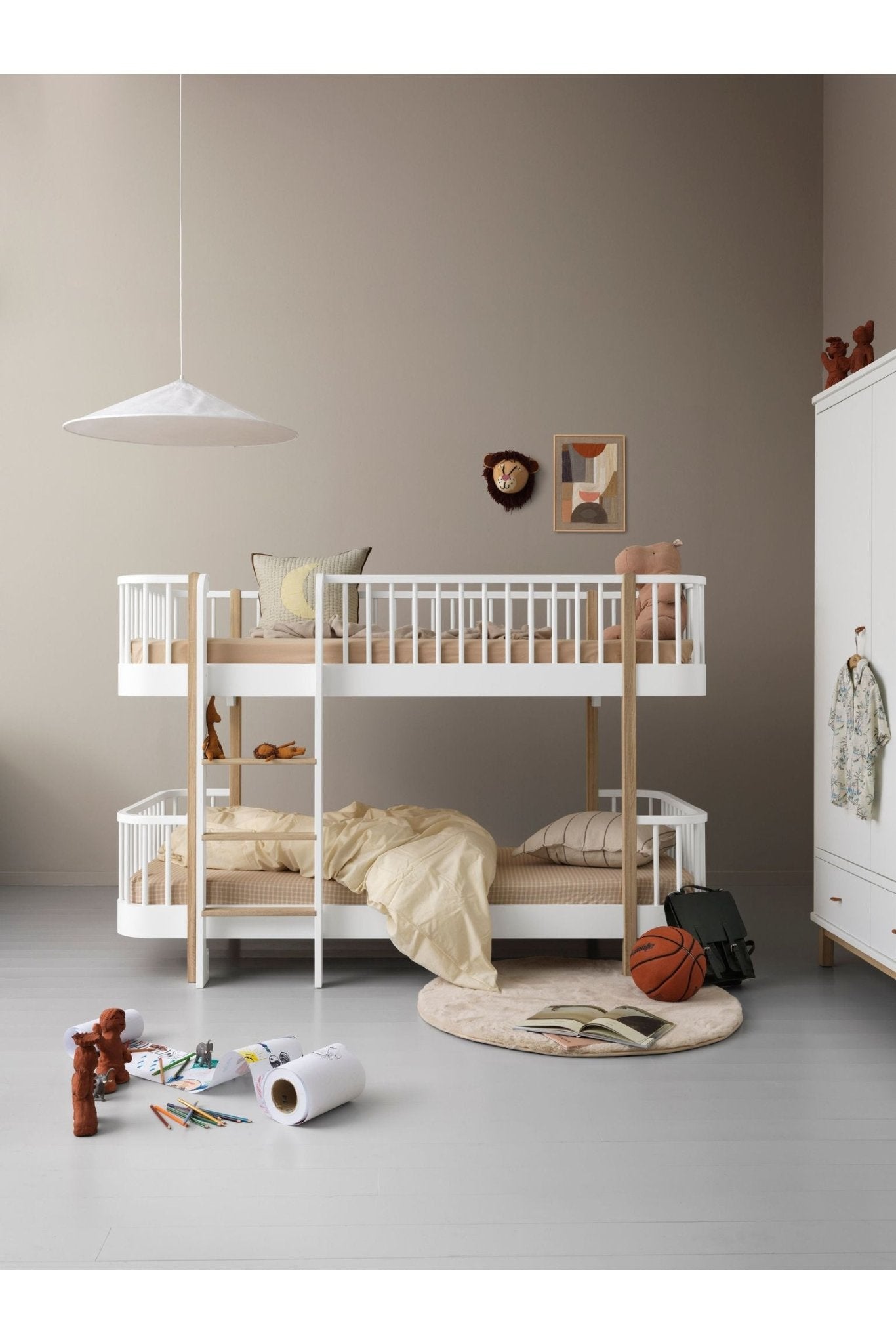 Wood Original low bunk bed, white van Oliver Furniture | Kids Conceptstore Le Fanfare