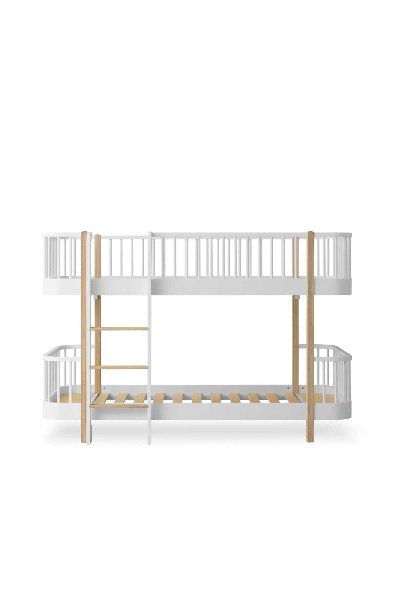 Wood Original low bunk bed, white/oak van Oliver Furniture | Kids Conceptstore Le Fanfare