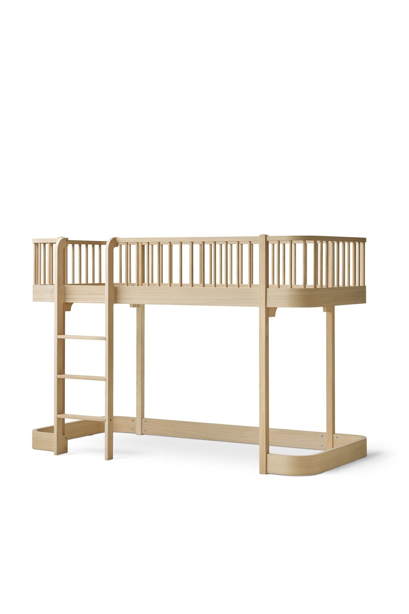 Wood original low loft bed, 90x200 cm, oak van Oliver Furniture | Kids Conceptstore Le Fanfare