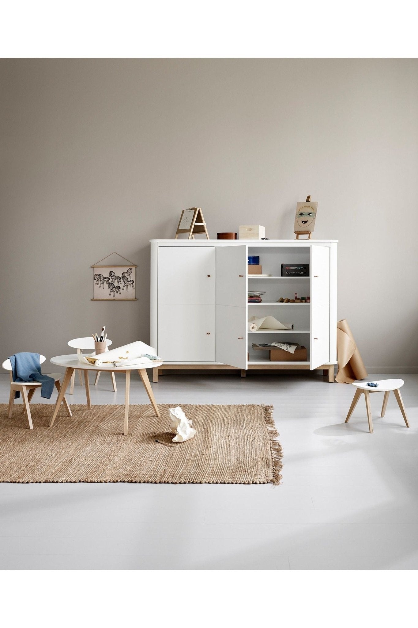 Wood PingPong chair, white/oak van Oliver Furniture | Kids Conceptstore Le Fanfare