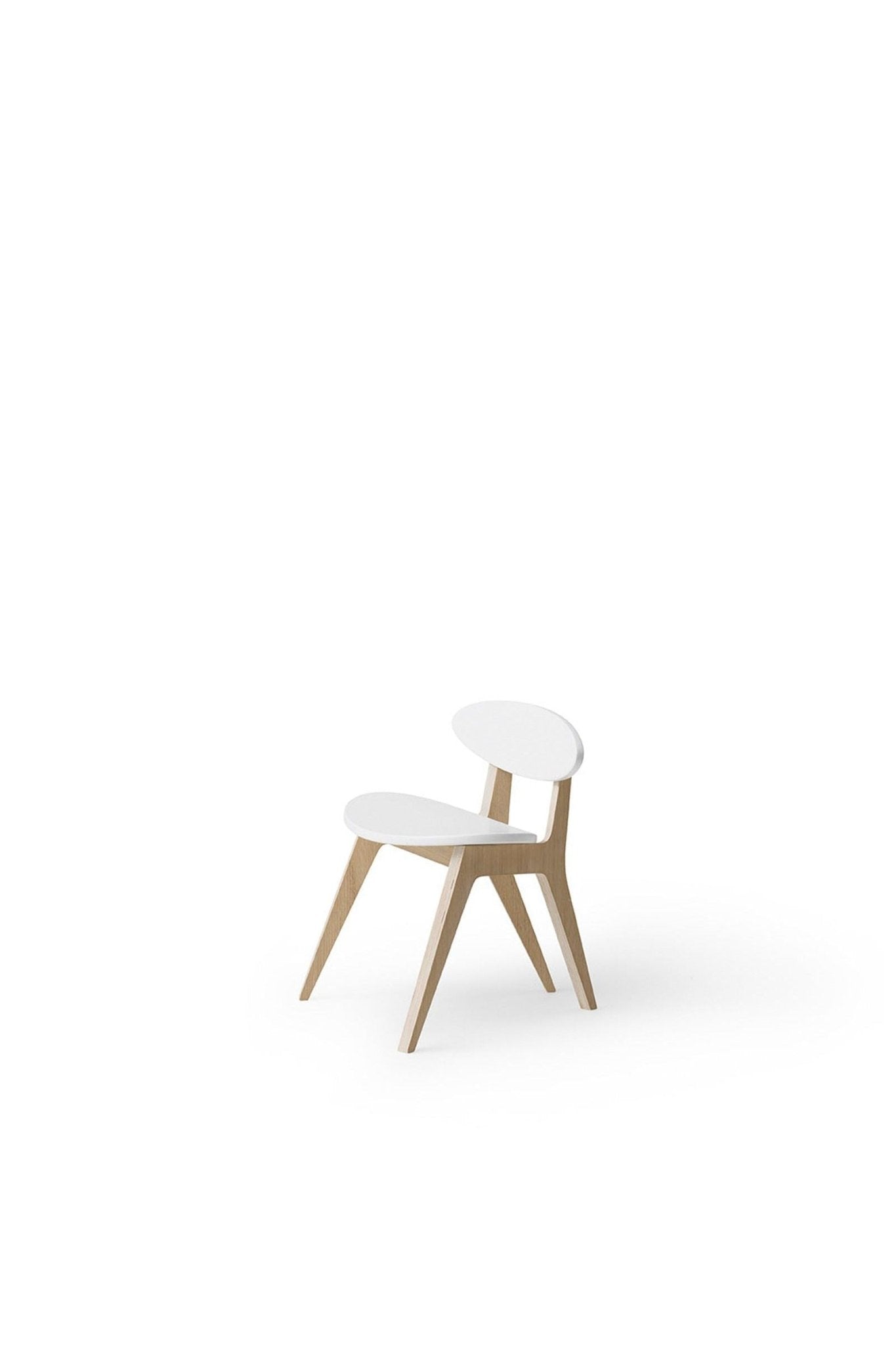 Wood PingPong chair, white/oak van Oliver Furniture | Kids Conceptstore Le Fanfare