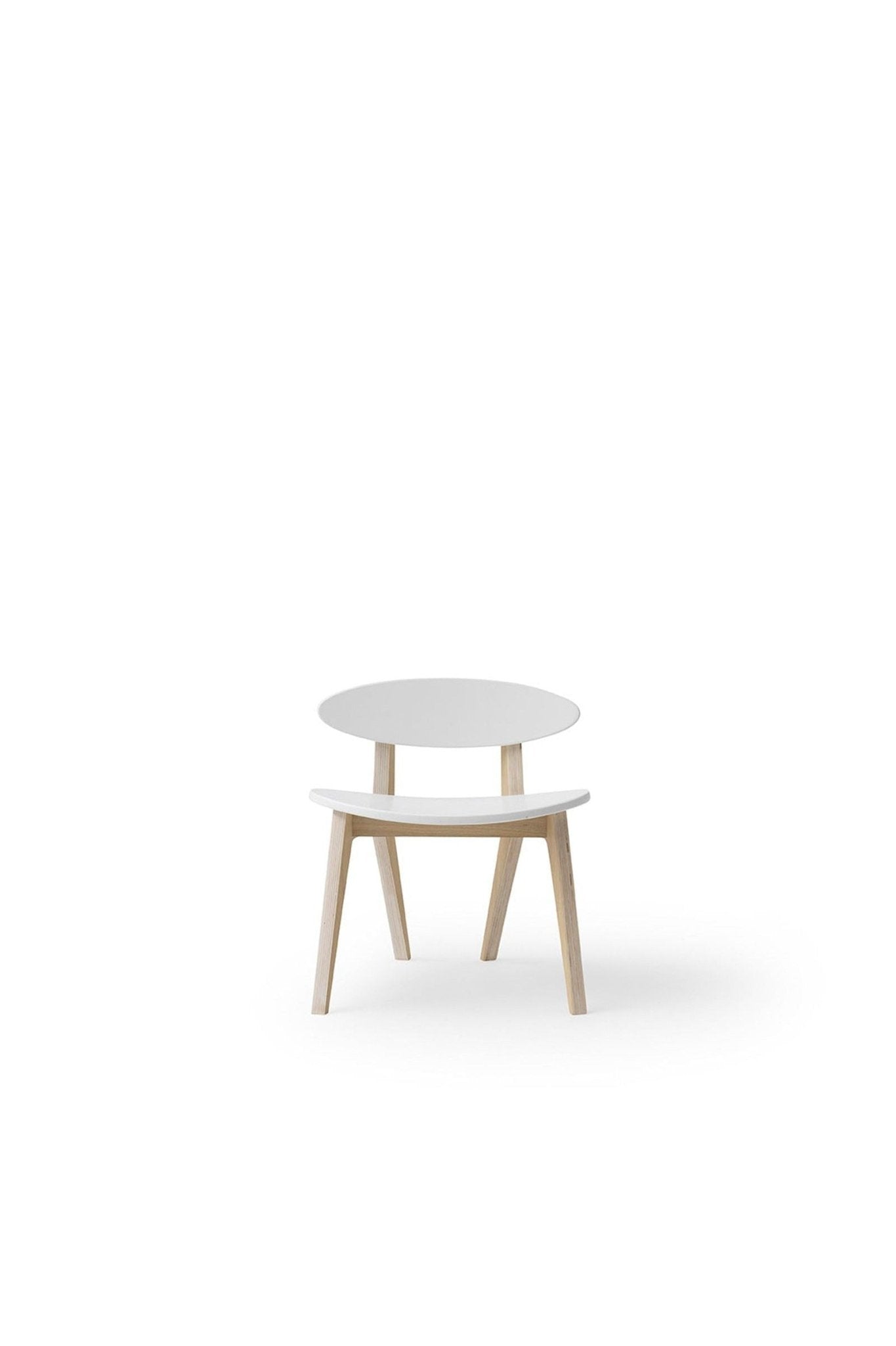 Wood PingPong chair, white/oak van Oliver Furniture | Kids Conceptstore Le Fanfare