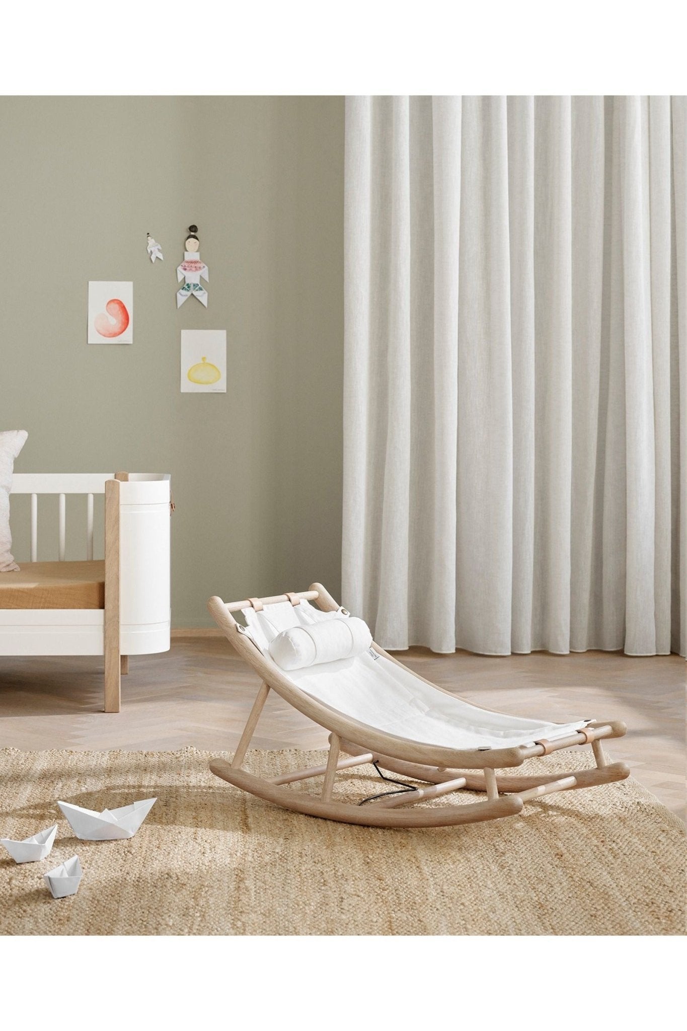 Wood Toddler rocker, oak/white van Oliver Furniture | Kids Conceptstore Le Fanfare
