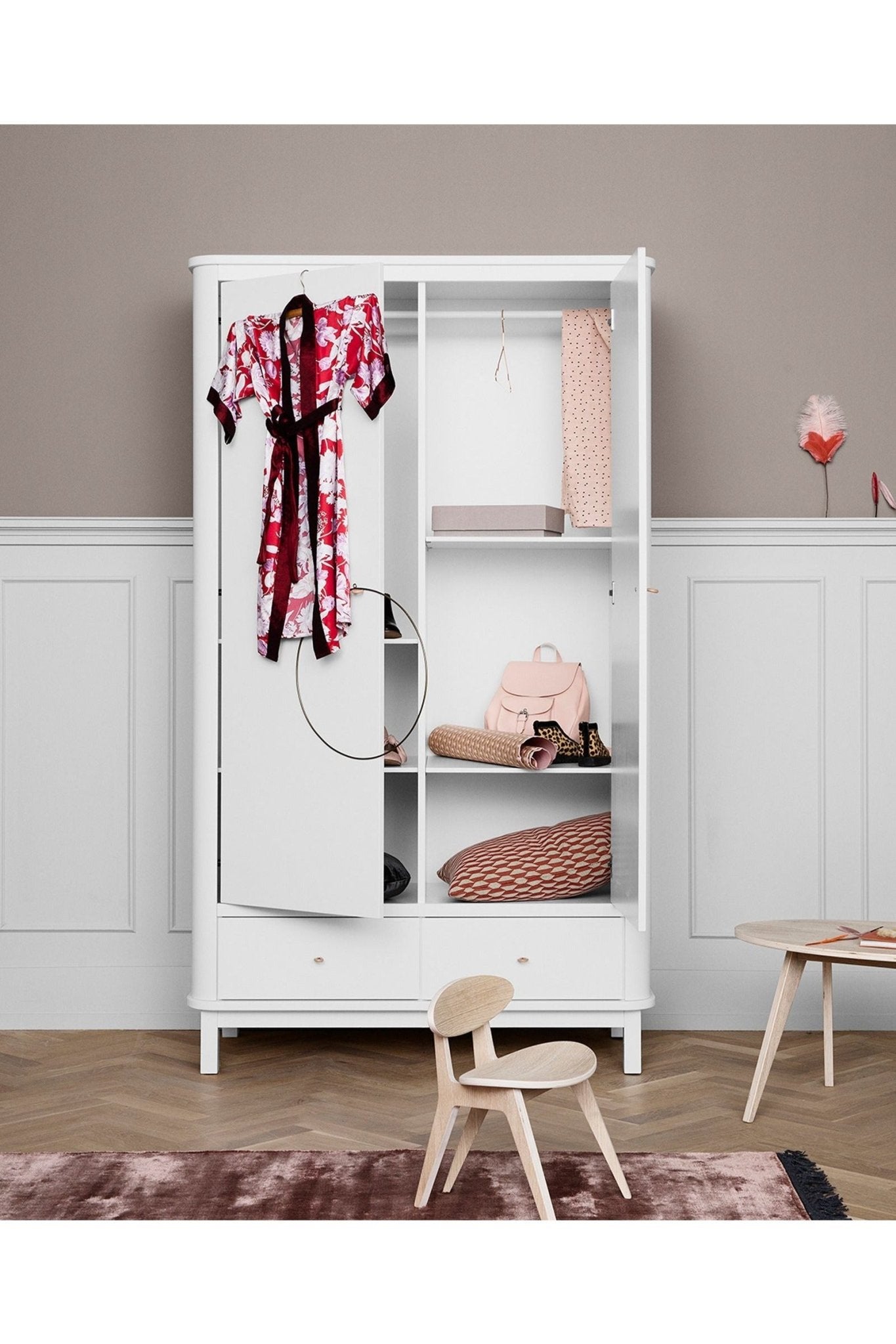 Wood Wardrobe 2 doors, white van Oliver Furniture | Kids Conceptstore Le Fanfare