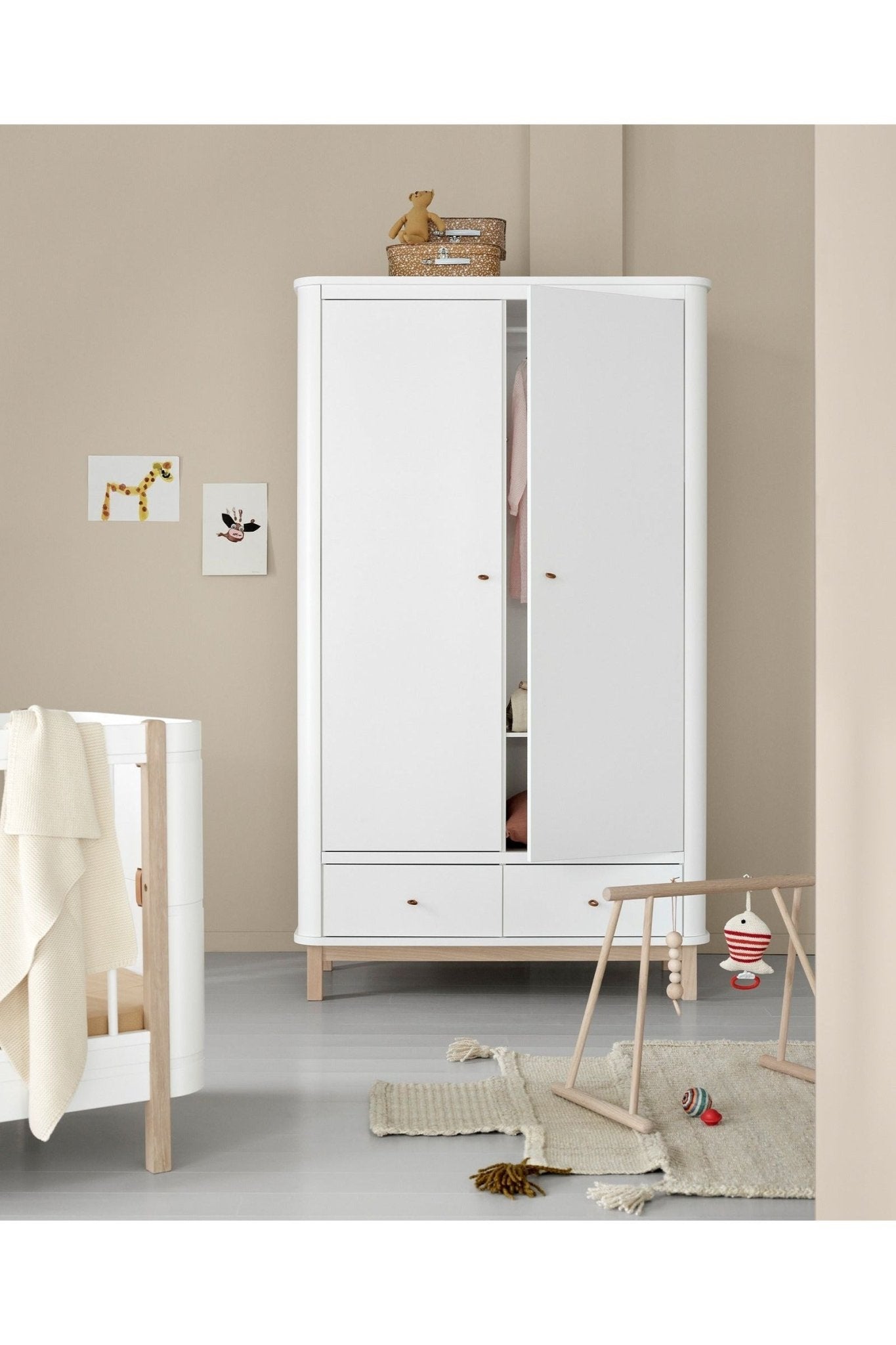 Wood Wardrobe 2 doors, white/oak van Oliver Furniture | Kids Conceptstore Le Fanfare