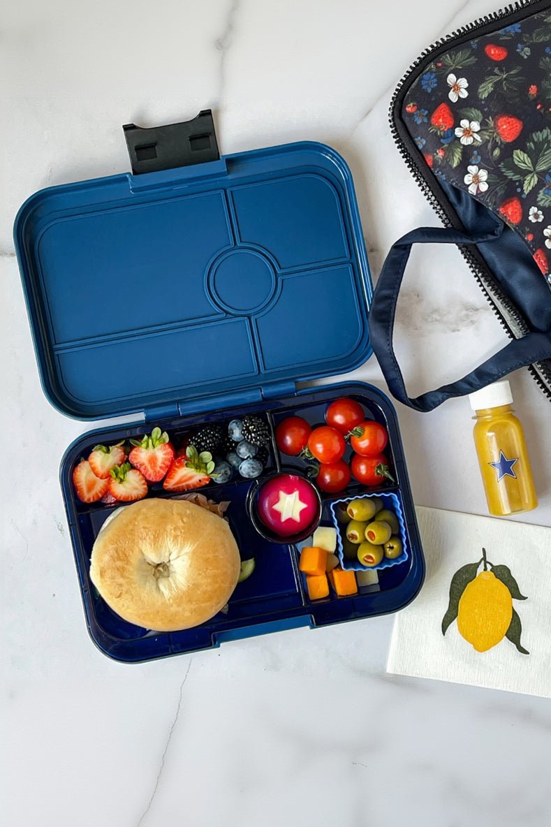 Yumbox Tapas XL met 5-vakken - Monte Carlo Blue / Navy Clear van Yumbox | Kids Conceptstore Le Fanfare
